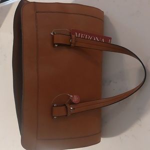 Merona  bag crossbody  with adjustible strap